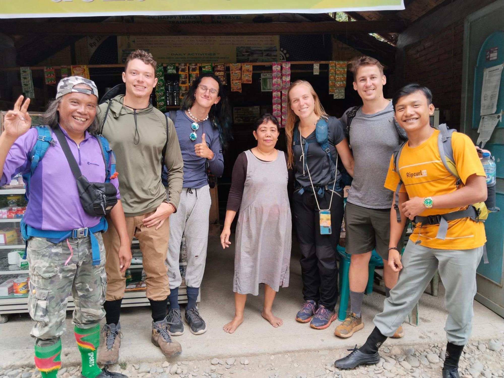 Jhony'S Backpacker-Guest House Only Stay Here Book Treking With Us 武吉拉旺 外观 照片