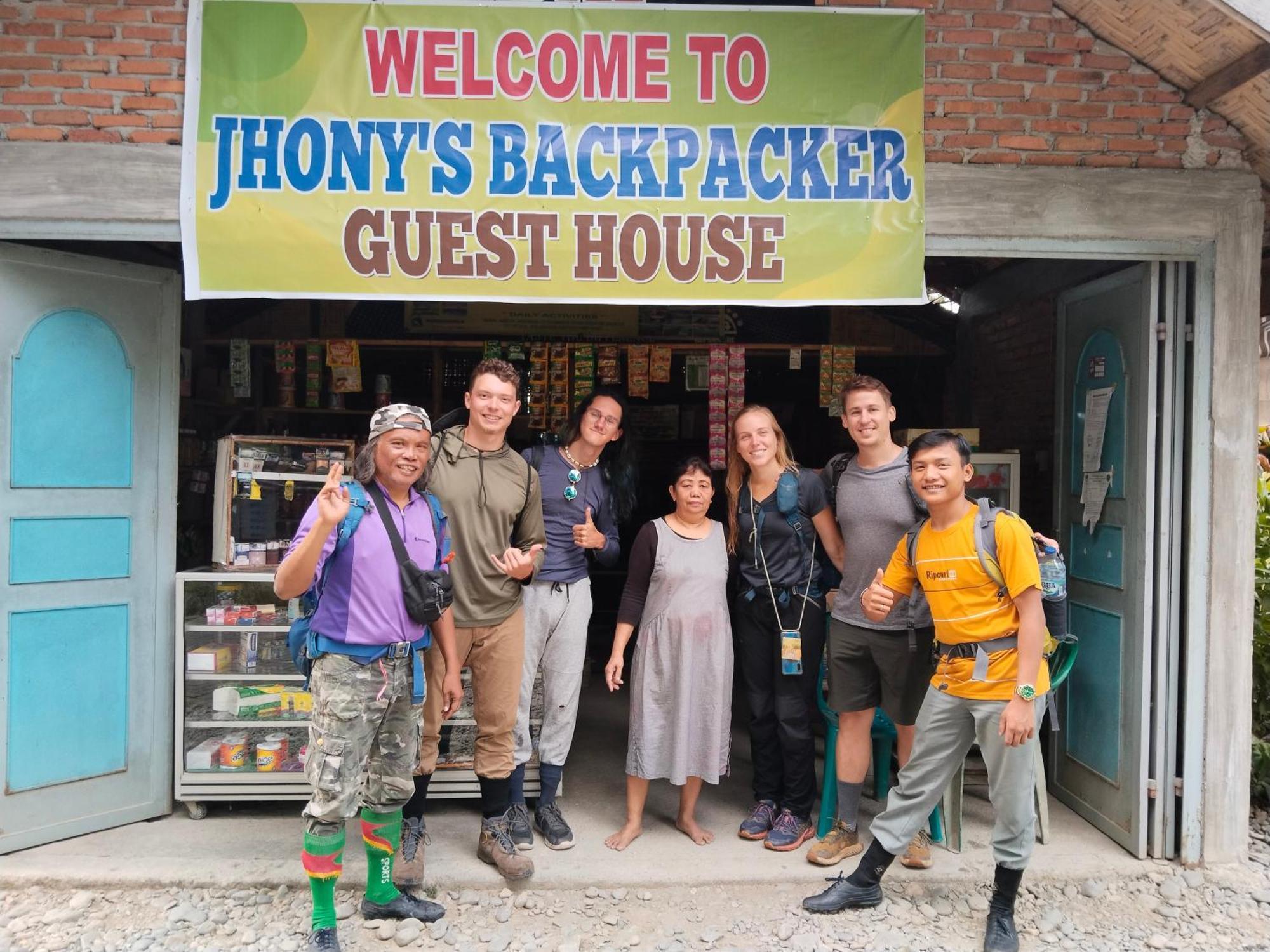 Jhony'S Backpacker-Guest House Only Stay Here Book Treking With Us 武吉拉旺 外观 照片
