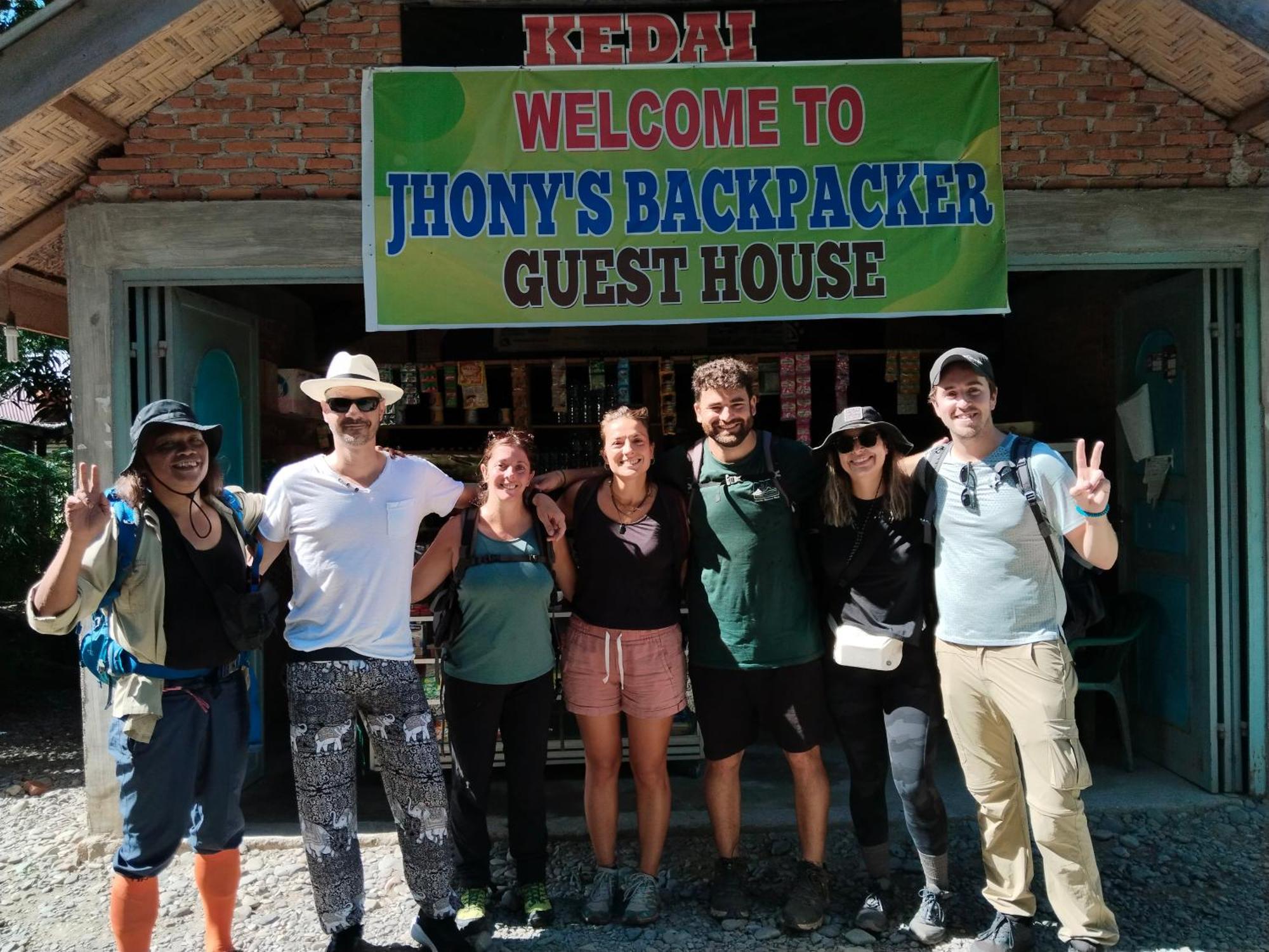Jhony'S Backpacker-Guest House Only Stay Here Book Treking With Us 武吉拉旺 外观 照片