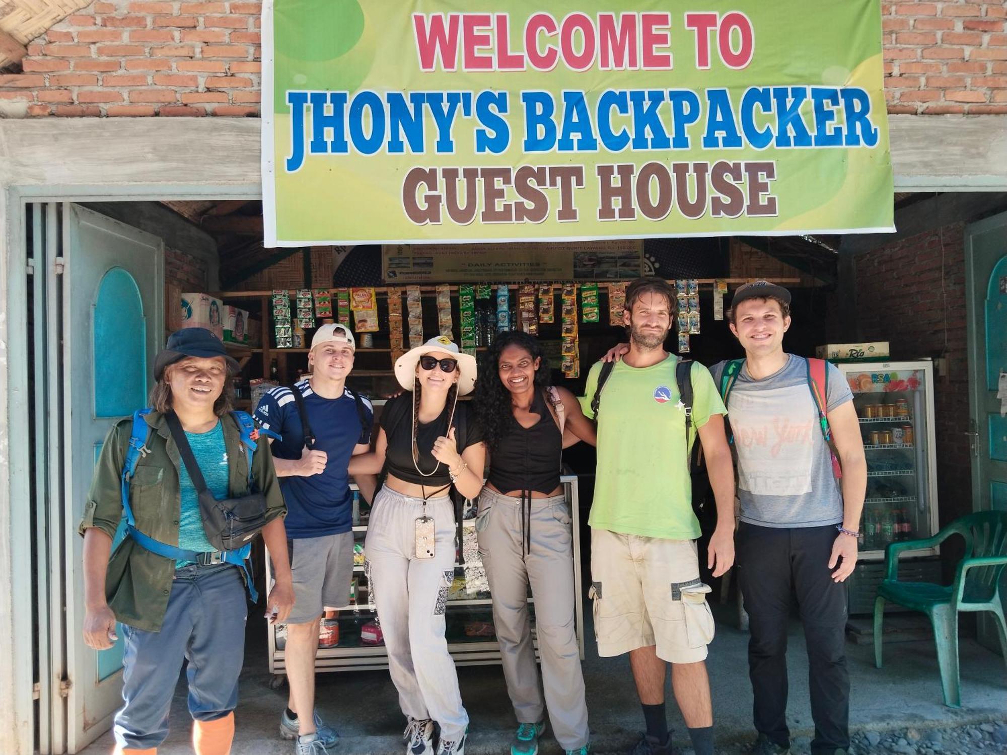 Jhony'S Backpacker-Guest House Only Stay Here Book Treking With Us 武吉拉旺 外观 照片
