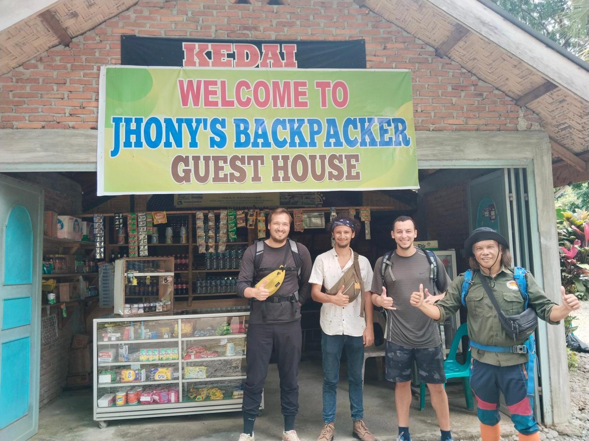 Jhony'S Backpacker-Guest House Only Stay Here Book Treking With Us 武吉拉旺 外观 照片