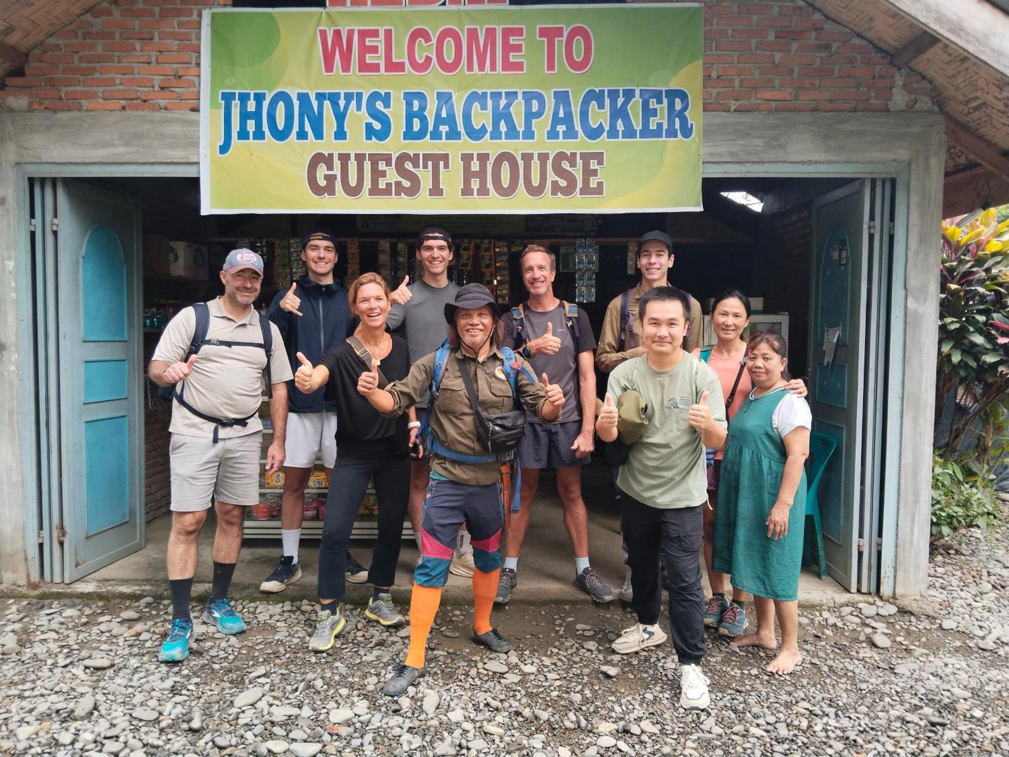 Jhony'S Backpacker-Guest House Only Stay Here Book Treking With Us 武吉拉旺 外观 照片