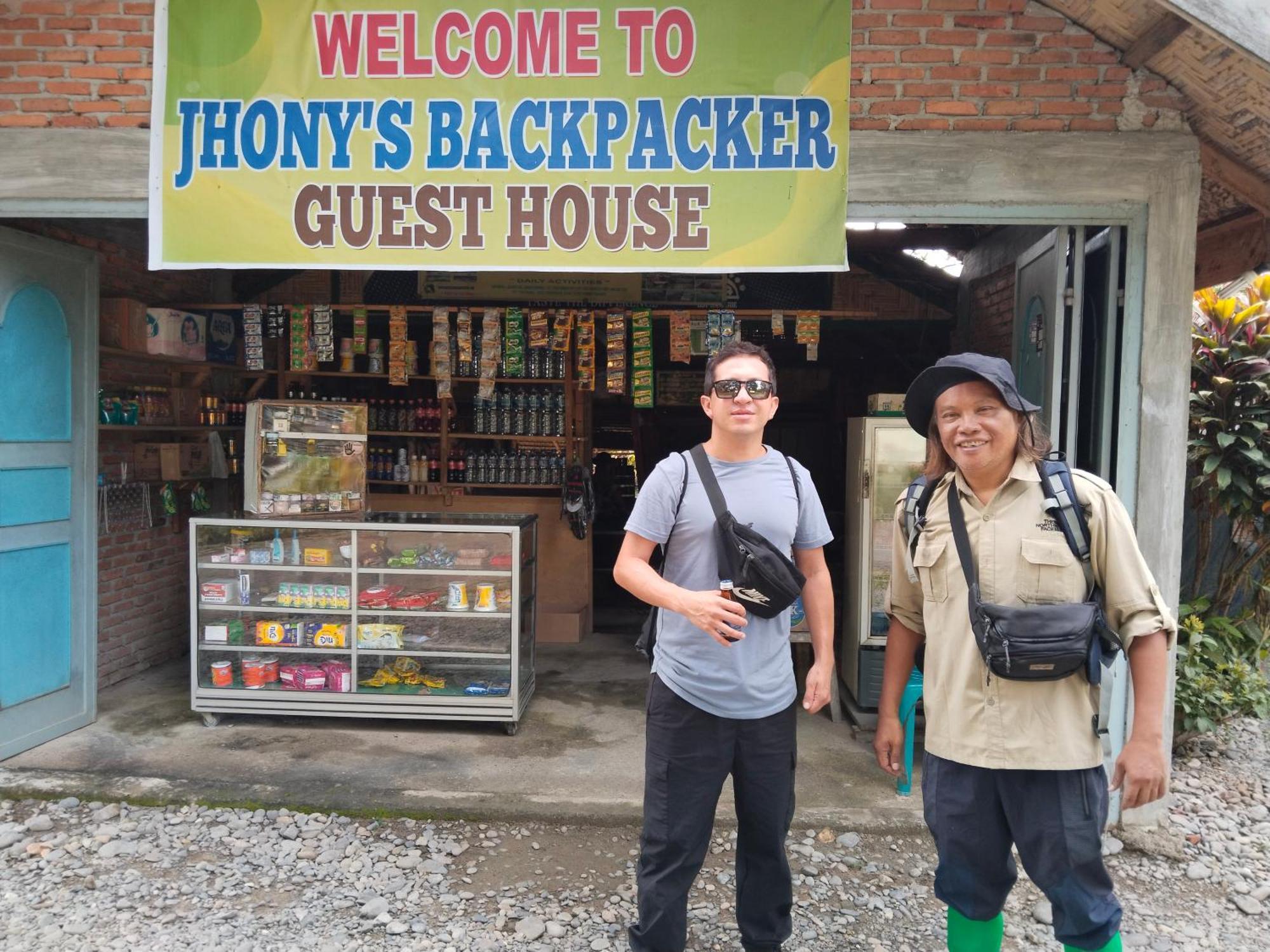 Jhony'S Backpacker-Guest House Only Stay Here Book Treking With Us 武吉拉旺 外观 照片