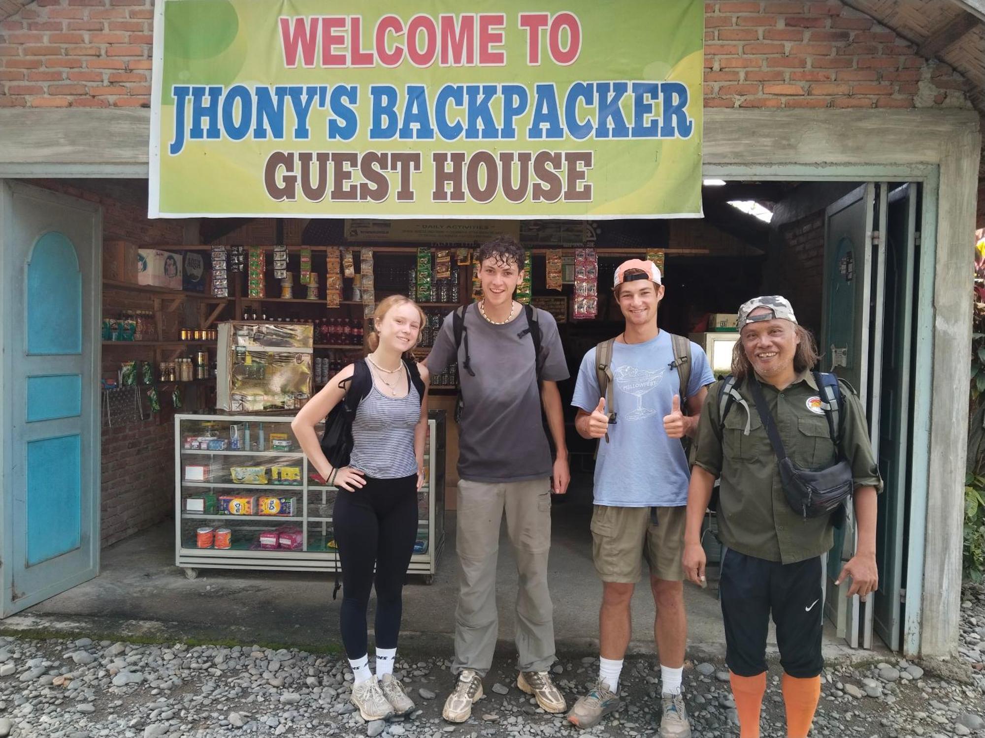 Jhony'S Backpacker-Guest House Only Stay Here Book Treking With Us 武吉拉旺 外观 照片