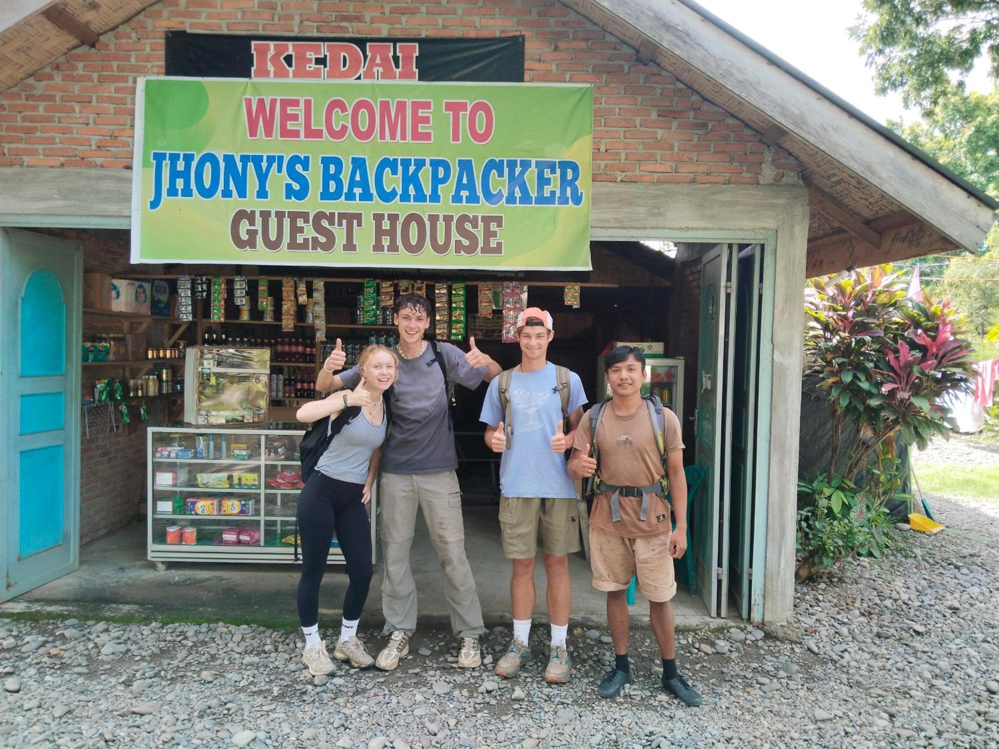 Jhony'S Backpacker-Guest House Only Stay Here Book Treking With Us 武吉拉旺 外观 照片