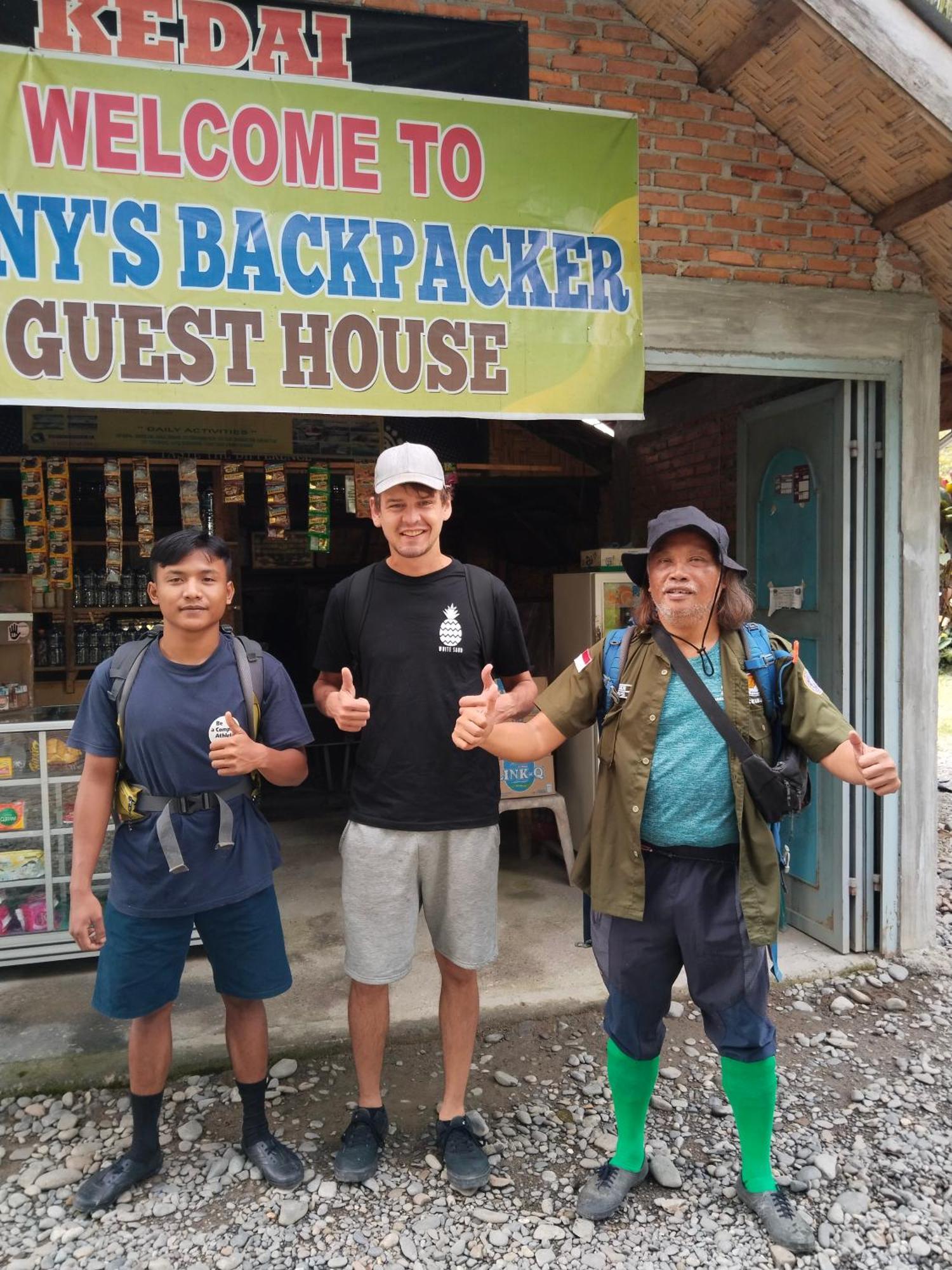 Jhony'S Backpacker-Guest House Only Stay Here Book Treking With Us 武吉拉旺 外观 照片