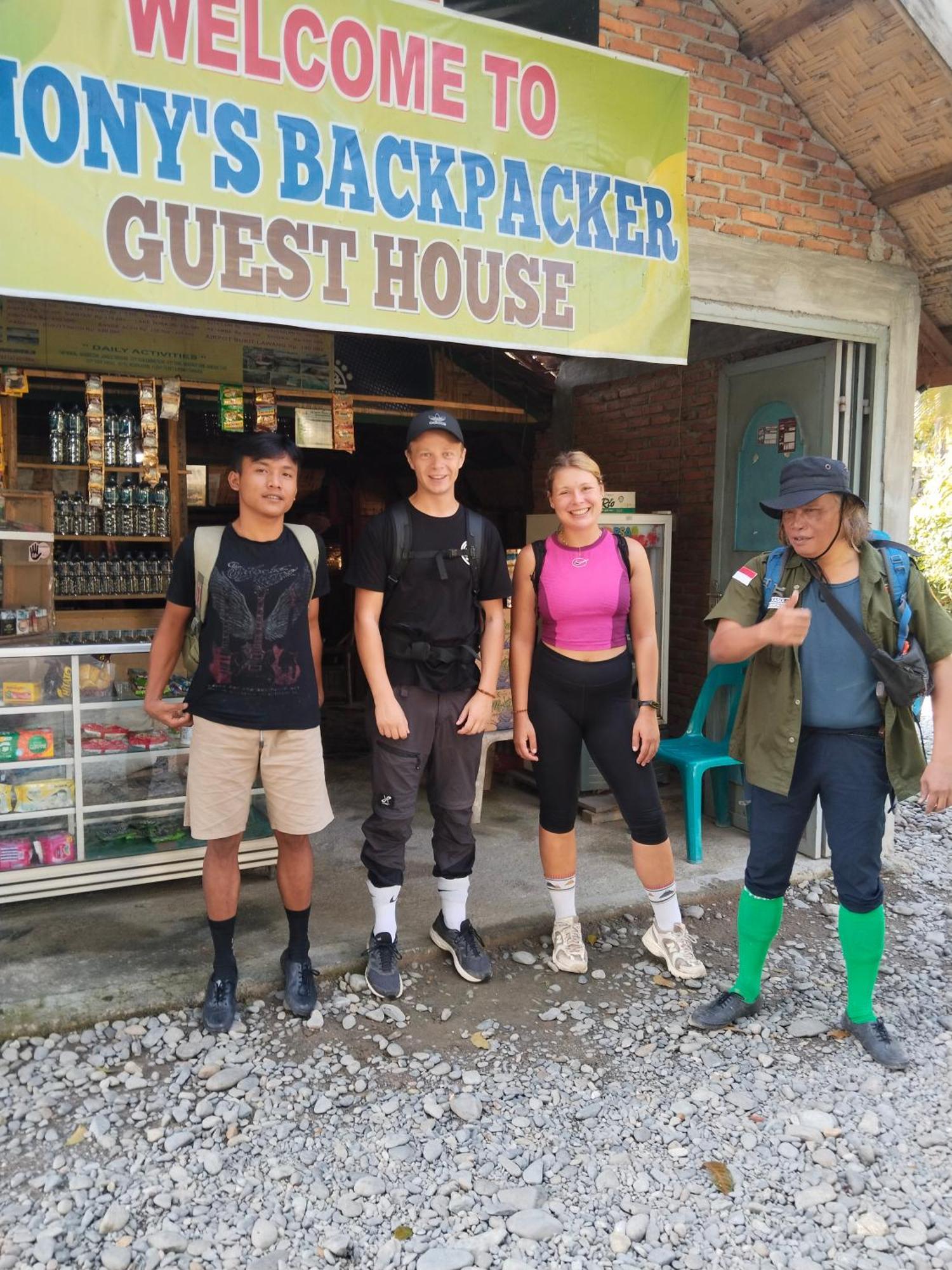 Jhony'S Backpacker-Guest House Only Stay Here Book Treking With Us 武吉拉旺 外观 照片