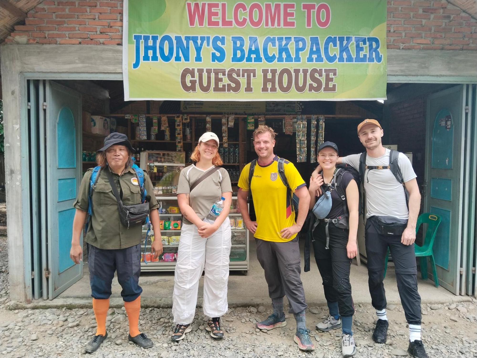Jhony'S Backpacker-Guest House Only Stay Here Book Treking With Us 武吉拉旺 外观 照片