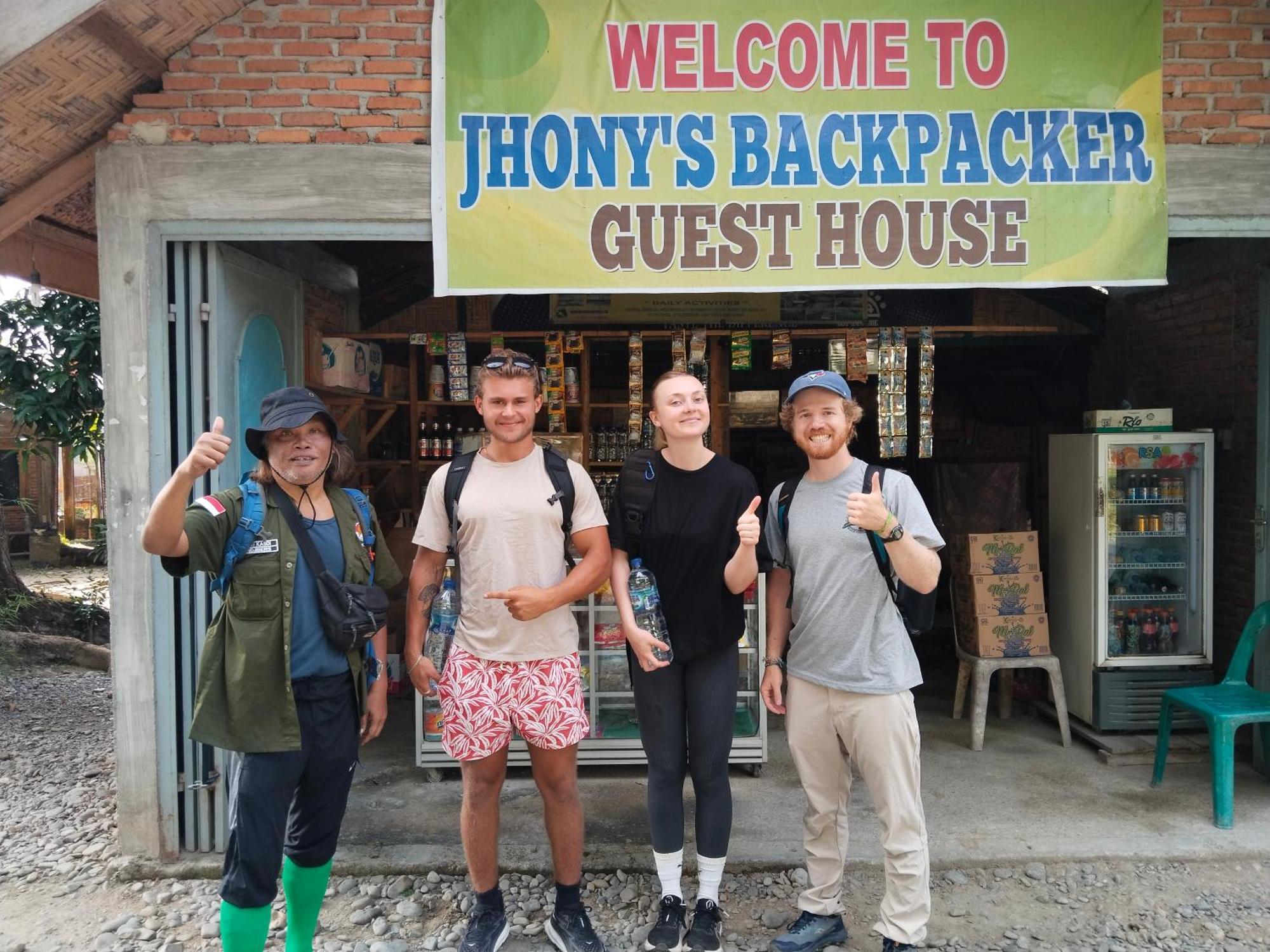 Jhony'S Backpacker-Guest House Only Stay Here Book Treking With Us 武吉拉旺 外观 照片