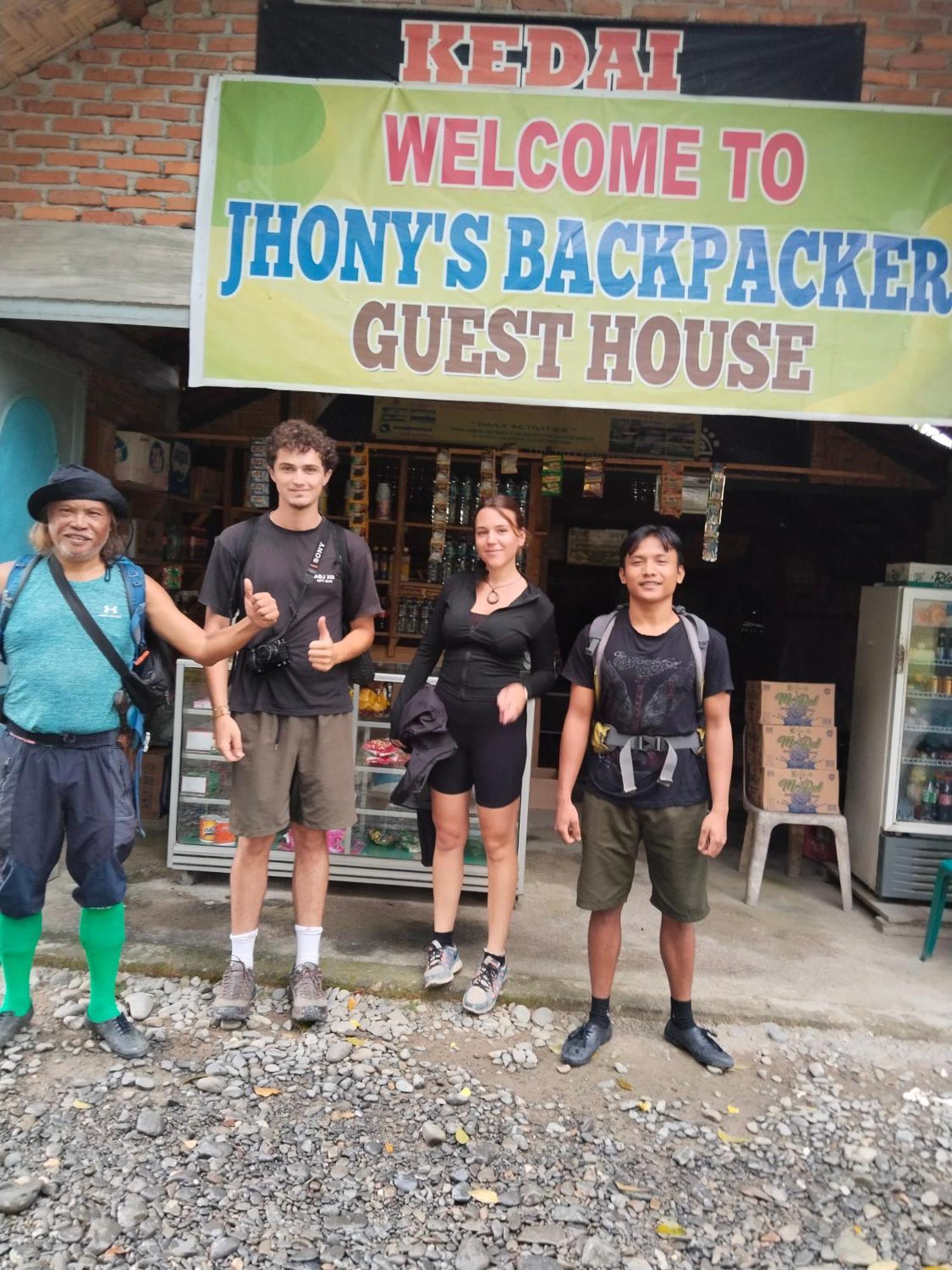 Jhony'S Backpacker-Guest House Only Stay Here Book Treking With Us 武吉拉旺 外观 照片