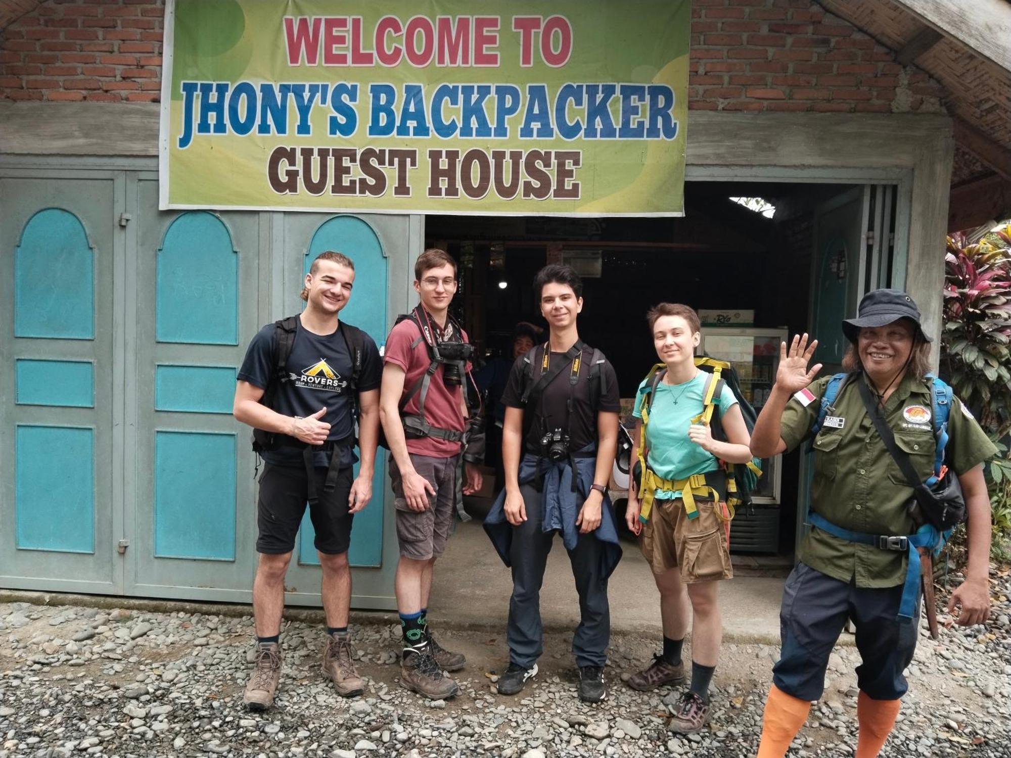 Jhony'S Backpacker-Guest House Only Stay Here Book Treking With Us 武吉拉旺 外观 照片