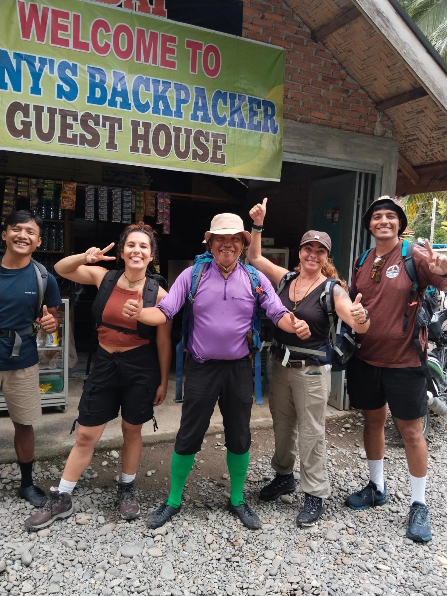 Jhony'S Backpacker-Guest House Only Stay Here Book Treking With Us 武吉拉旺 外观 照片