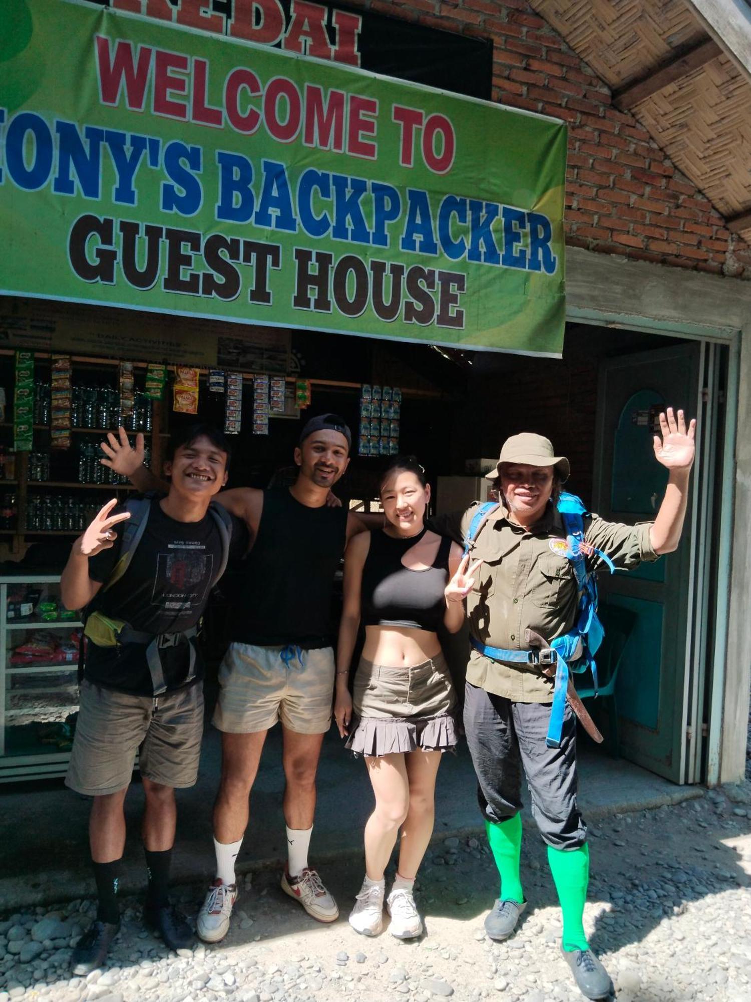 Jhony'S Backpacker-Guest House Only Stay Here Book Treking With Us 武吉拉旺 外观 照片