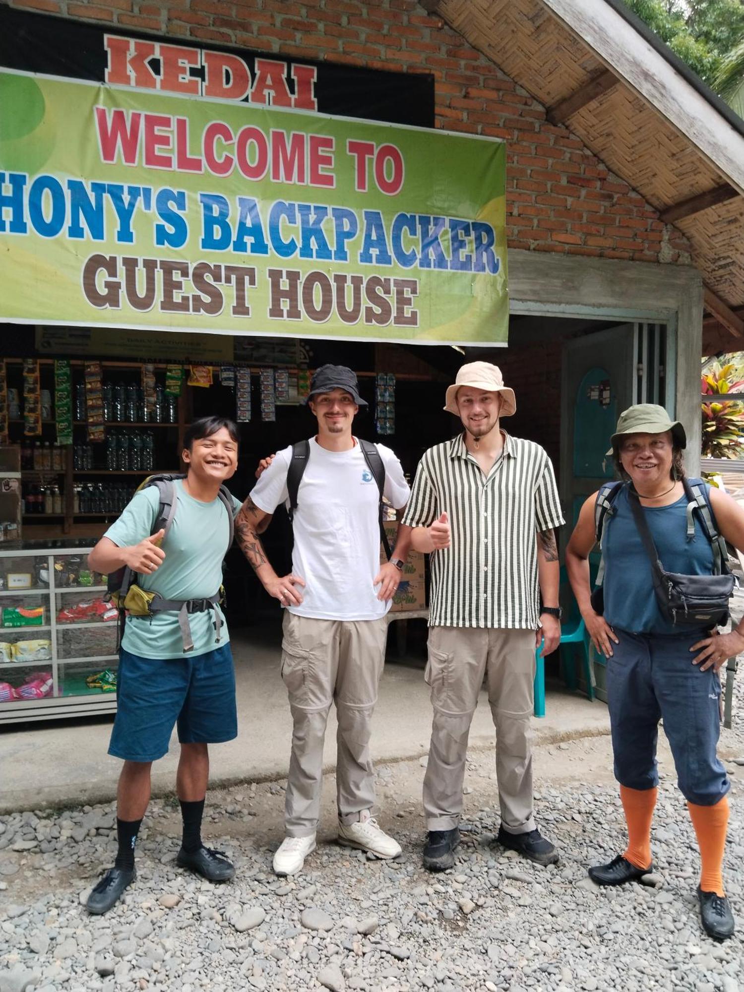 Jhony'S Backpacker-Guest House Only Stay Here Book Treking With Us 武吉拉旺 外观 照片